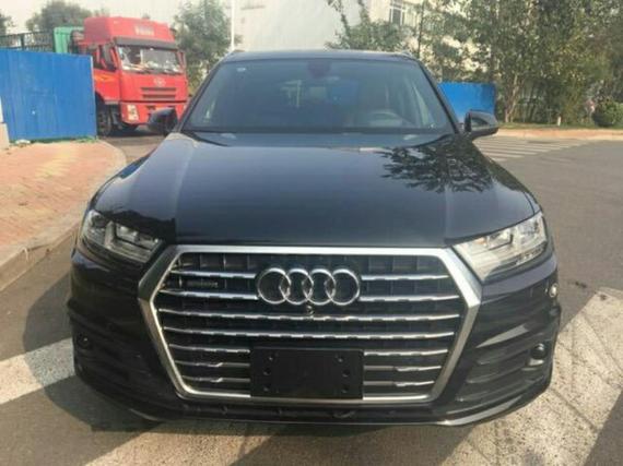 2017款奥迪Q7亲情放送价购车送礼包