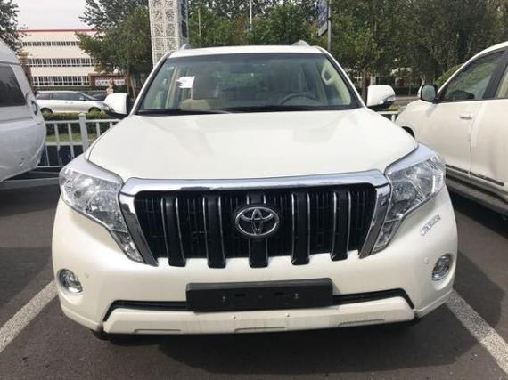 2017款丰田霸道4000TXR大灯清洗版底价狂