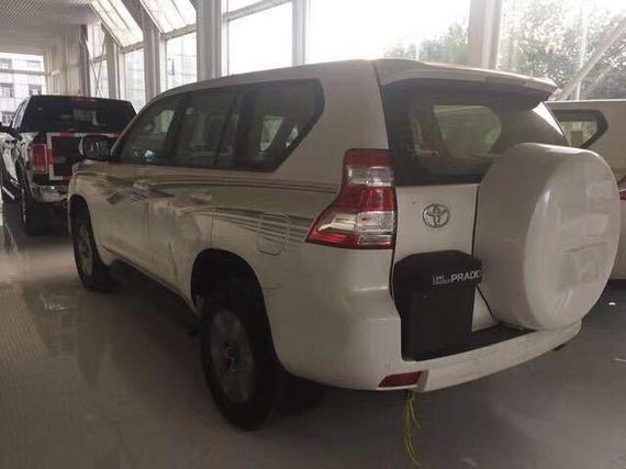 2017款丰田霸道2700现车极致促销价最低