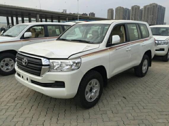 2017款中东丰田酷路泽4000天窗版最实惠