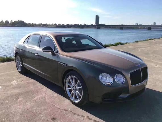 17宾利飞驰V8优惠行情 巧妙设计十分奢华