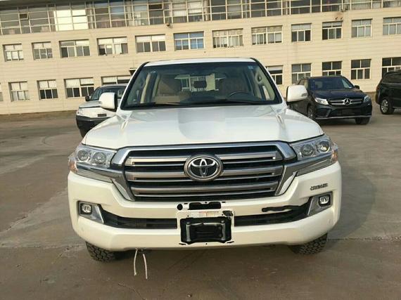 17款丰田酷路泽4600 超霸气外观视觉冲击