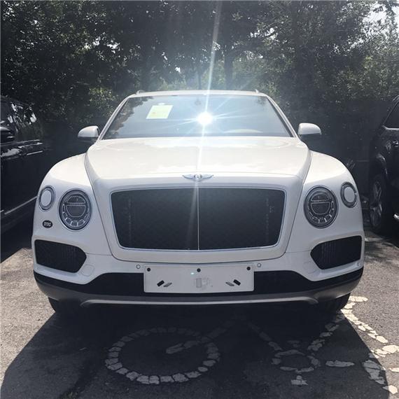 17款宾利添越6.0T汽油 舒适空间随时提