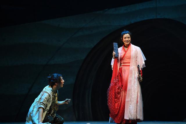 陈妍希首演紫霞仙子被侃“紫薯包” 陈乔恩到场支持为姐妹骄傲