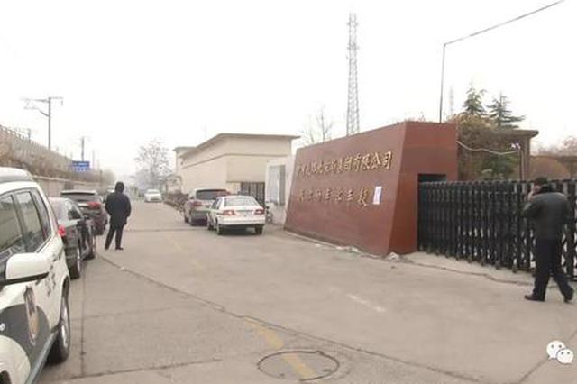 斯诺及海伦曾承认《红星照耀中国》的诞生与哪两个中国人有关?