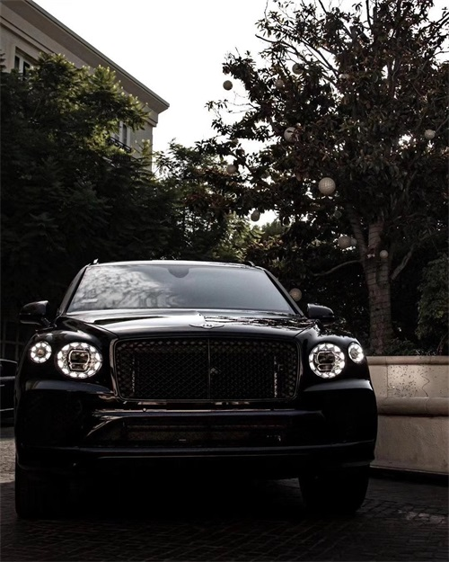 2021款宾利添越黑武士版报价降80万豪气