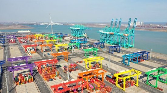 这是天津港全物联网集装箱码头（2023年2月21日摄，无人机照片）。新华社记者 赵子硕 摄