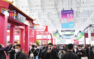 19日上午，第105届全国糖酒商品交易会在国家会展中心（天津）开幕。