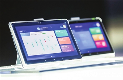 科大讯飞此次将携旗下前沿智能办公用品讯飞智能学习机X1 Pro、讯飞智能笔记本T1、讯飞智能录音笔SR501、讯飞翻译机3.0和讯飞智能录音笔A1亮相“云上展会”。