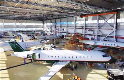 春节假期刚过，天津港保税区企业庞巴迪（天津）航空服务有限公司的机库里又恢复了繁忙的生产景象。