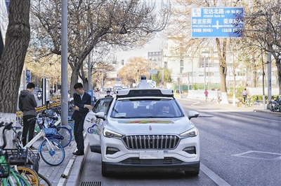 自动驾驶出租车在北京街头行驶。新华社发