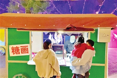 运河新天地夜市, 市民正在购物。