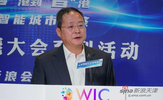 麒麟软件有限公司高级副总裁周瑞平带来《为智能世界筑就可信平台》主题演讲