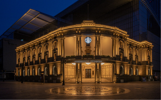 星巴克臻选®天津恒隆广场旗舰店外观夜景