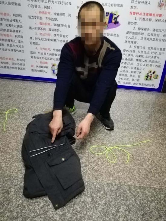 在两名嫌疑人身上搜出作案工具