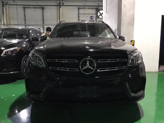 17款加版奔驰GLS450现车报价优美线条