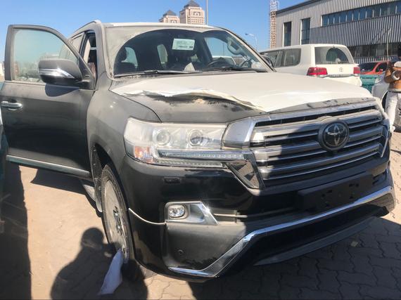 18款黑色丰田酷路泽5700 享极限折扣