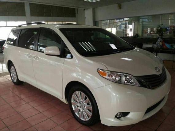 17款丰田塞纳现车 商务王牌裸利价狠降