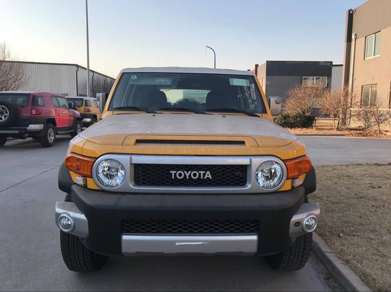 丰田FJ酷路泽现车颜色全 秒杀零利润