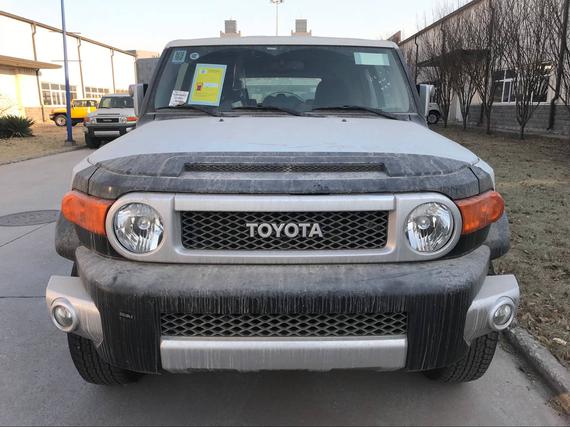 2017款丰田FJ酷路泽 超多折扣津港盛惠