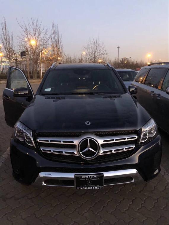 17款奔驰GLS450强大四驱设计圆润有型