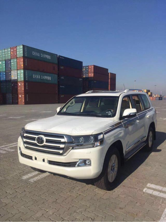 17丰田酷路泽4000GXR大灯清洗限量豪礼赠