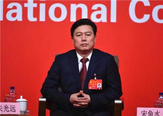 朱光远代表:政法委每一项职能都是为了保证严格公正司法