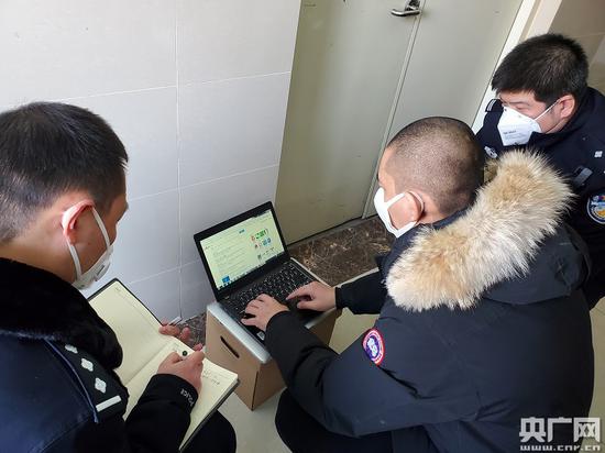 网安工作人员进行病毒查杀