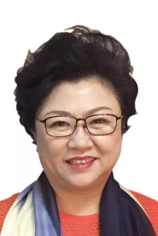 何佳