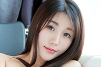 同济校花置身麦田神情陶醉