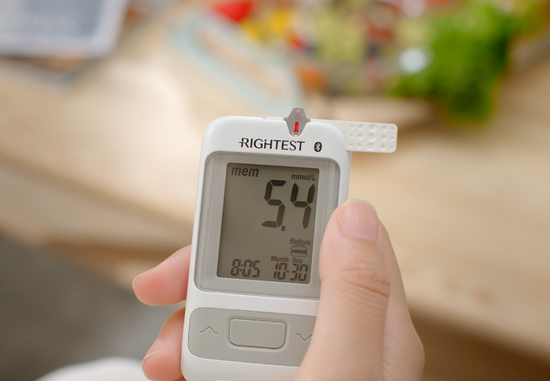 “绯闻女孩”猝然离世，糖尿病并发症为何被称作“隐秘杀手”？