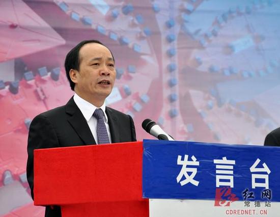 常德市委副书记、市长周德睿主持开工仪式。