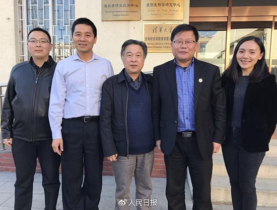 中国科学家代表,自左至右依次为:李炳志、戴俊彪、杨焕明、元英进、沈玥。