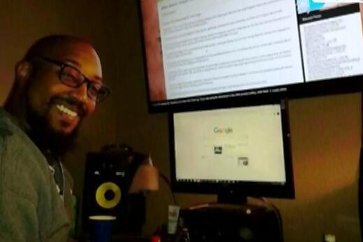 美国小伙凯文·卡扎德靠读中国网络小说成功戒掉了毒瘾