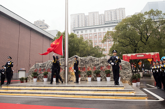 湖南长沙、衡阳等地公安机关相继举行新年首次升国旗仪式 湖南长沙、衡阳等地公安机关相继举行新年首次升国旗仪式