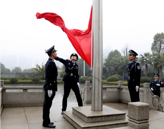 湖南长沙、衡阳等地公安机关相继举行新年首次升国旗仪式 湖南长沙、衡阳等地公安机关相继举行新年首次升国旗仪式