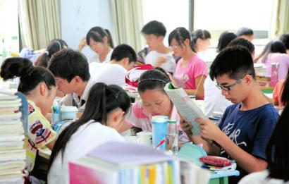 高中学子备战高考
