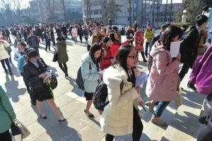 考生正进入考场。京华时报记者王海欣摄