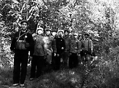 当时中苏边境巡逻的中国武装知青与民兵