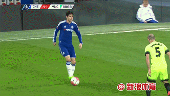 特劳雷打入神奇头球吊射
