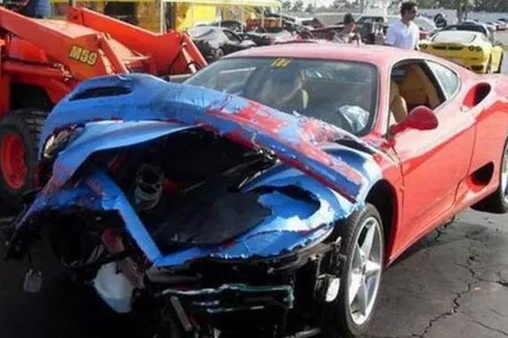 全球最昂贵的车祸 一脚油下去9000万没了！