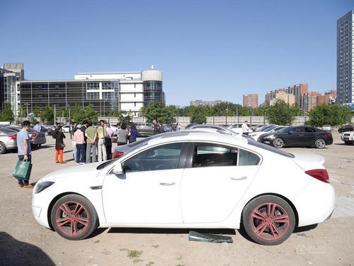 合肥40辆车一夜被砸 贵重物品悉数被盗