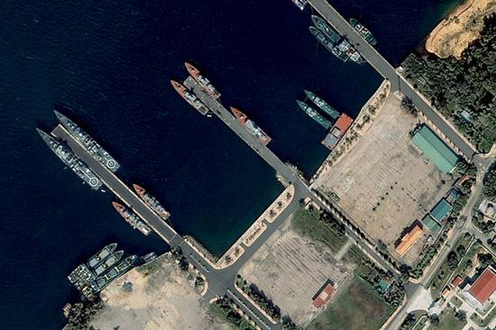 2013年拍摄的金兰湾海军基地卫星图片。