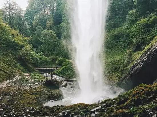 手机也能有完美结婚照 看摄影师自驾旅行