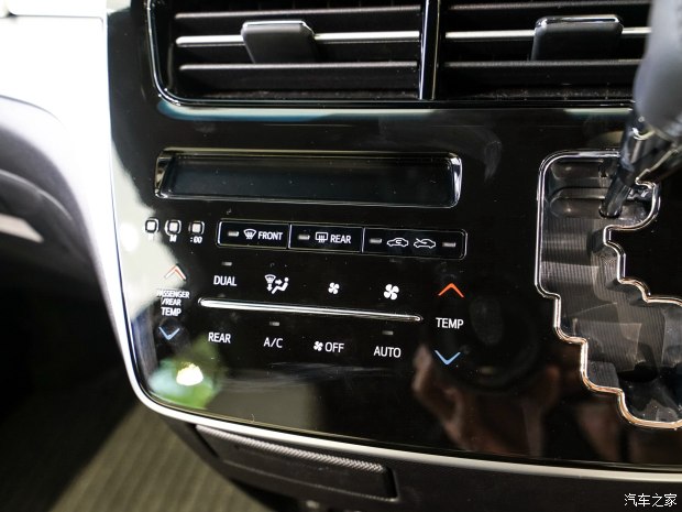 前脸造型更为夸张 图说丰田新款ESTIMA