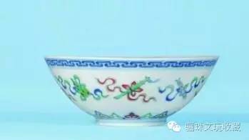 斗彩暗八仙纹碗