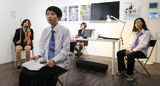 罗苇行为表演
