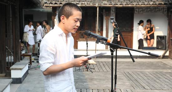 周恺行为表演