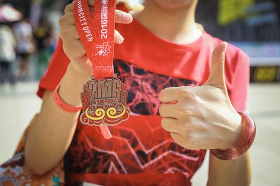 穗2016国际垂直马拉松公开赛落幕 精英赛启动