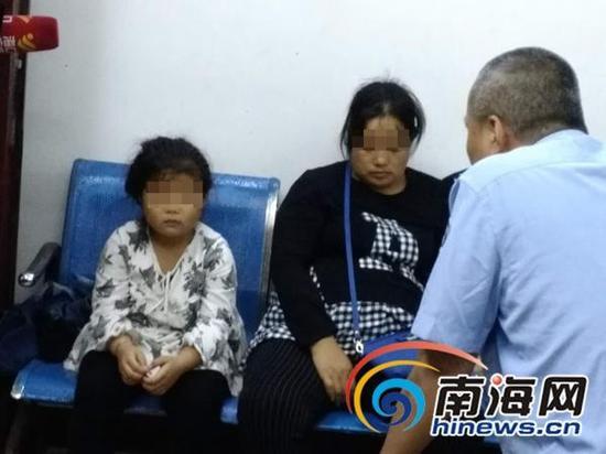 面对民警的询问,母女俩始终一言不发。